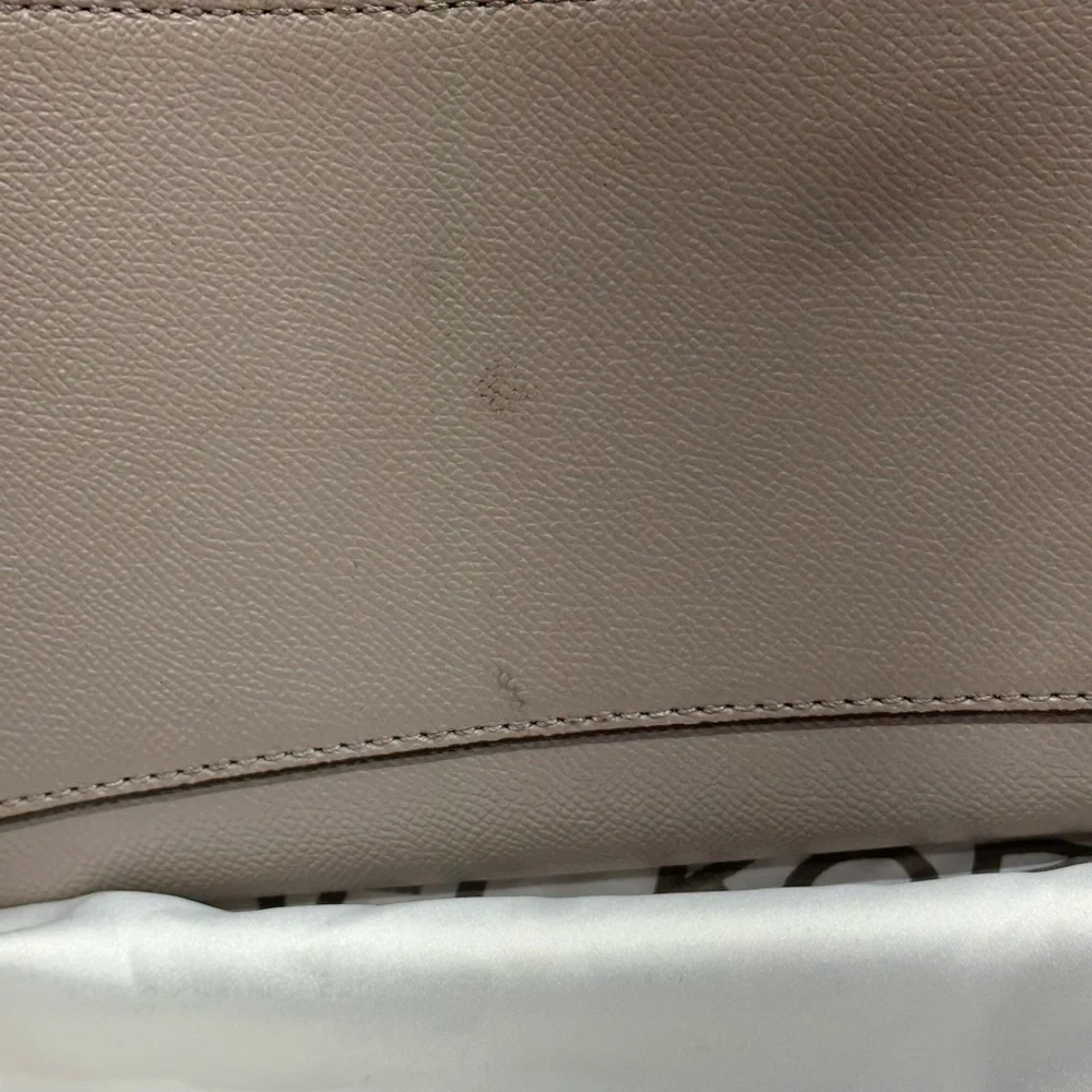 Michael Kors Voyager Tote - Picture 4 of 5